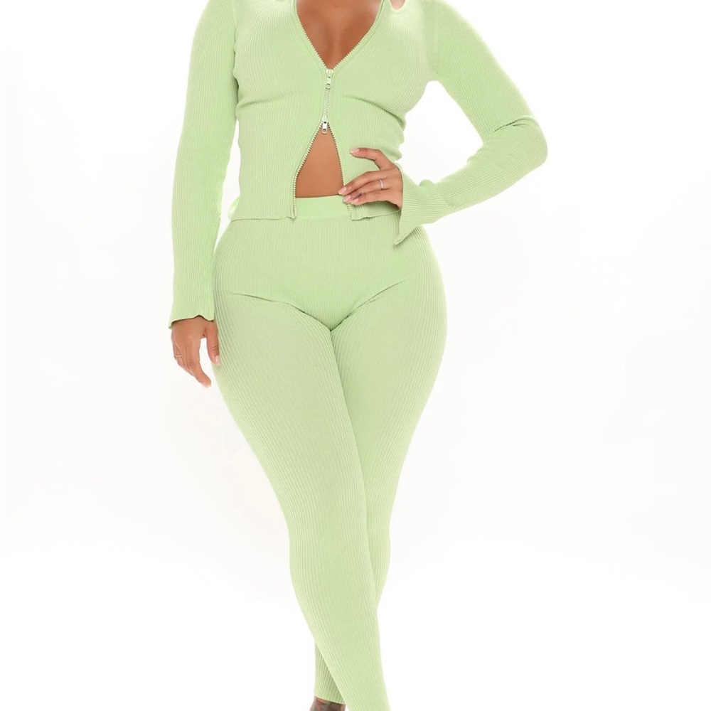 Fashion nova 2 piece set. Never worn. XS.